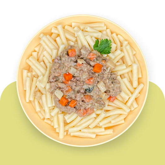 Pasta mit Gemüse und Hackfleisch in Rahmsauce