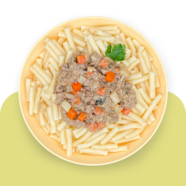 Mini-Makkaroni mit Gemüse und Hackfleisch in Rahmsauce