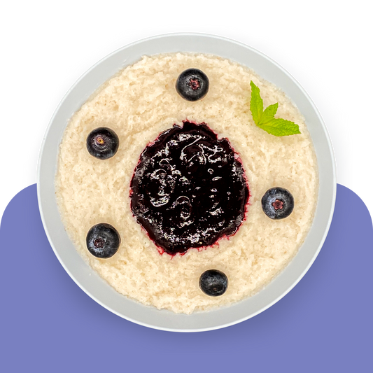 Mandel-Grießbrei mit Heidelbeersauce